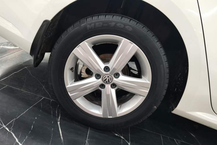 Used Volkswagen Lavida 2017 1.6L Automatic Fashion Edition Right Rear Wheel Hub
