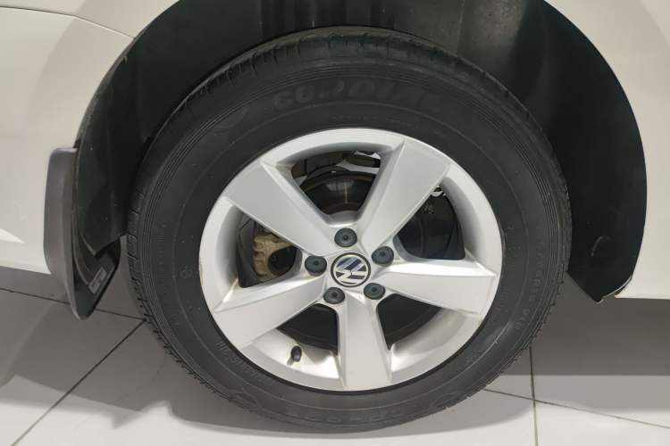 Used Volkswagen Lavida 2017 1.6L Automatic Comfort Edition Right Rear Wheel Hub