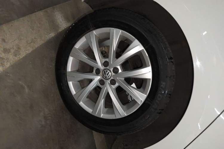 Used Volkswagen Lavida 2017 230TSI DSG Comfort Edition Right Rear Wheel Hub