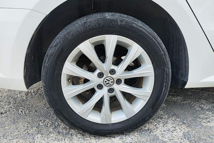 Used Volkswagen Lavida 2017 1.6L Automatic Comfort Edition Right Rear Wheel Hub