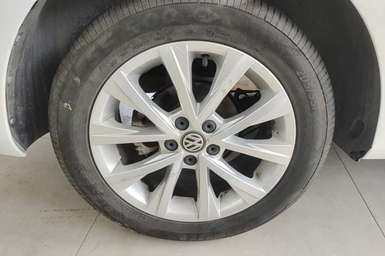 Used Volkswagen Lavida 2017 230TSI DSG Comfort Edition Right Rear Wheel Hub