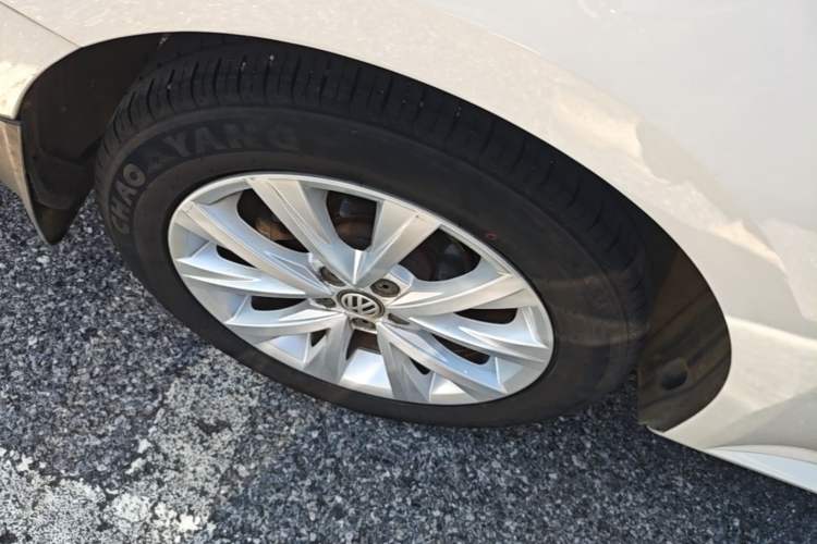 Used Volkswagen Lavida 2017 1.6L Automatic Comfort Edition Right Rear Wheel Hub