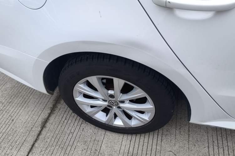 Used Volkswagen Lavida 2017 1.6L Automatic Comfort Edition Right Rear Wheel Hub
