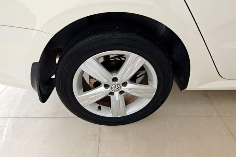 Used Volkswagen Lavida 2017 1.6L Automatic Fashion Edition Right Rear Wheel Hub