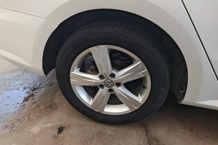 Used Volkswagen Lavida 2017 1.6L Automatic Fashion Edition Right Rear Wheel Hub