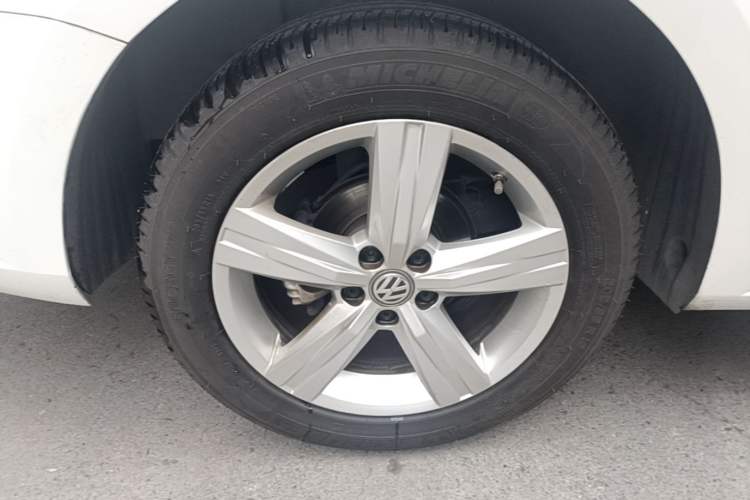 Used Volkswagen Lavida 2017 1.6L Automatic Fashion Edition Right Rear Wheel Hub