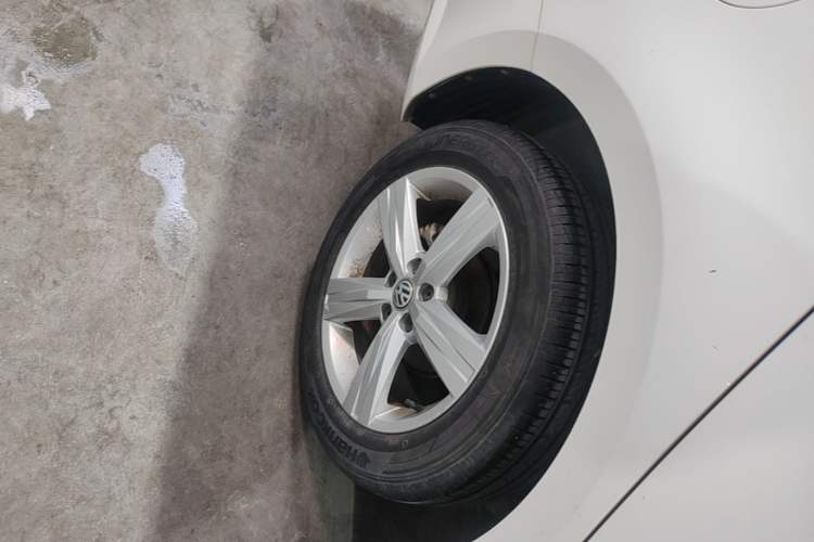 Used Volkswagen Lavida 2017 1.6L Automatic Fashion Edition Right Rear Wheel Hub