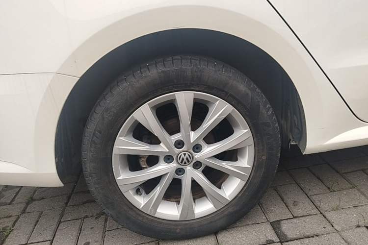 Used Volkswagen Lavida 2017 1.6L Automatic Comfort Edition Right Rear Wheel Hub