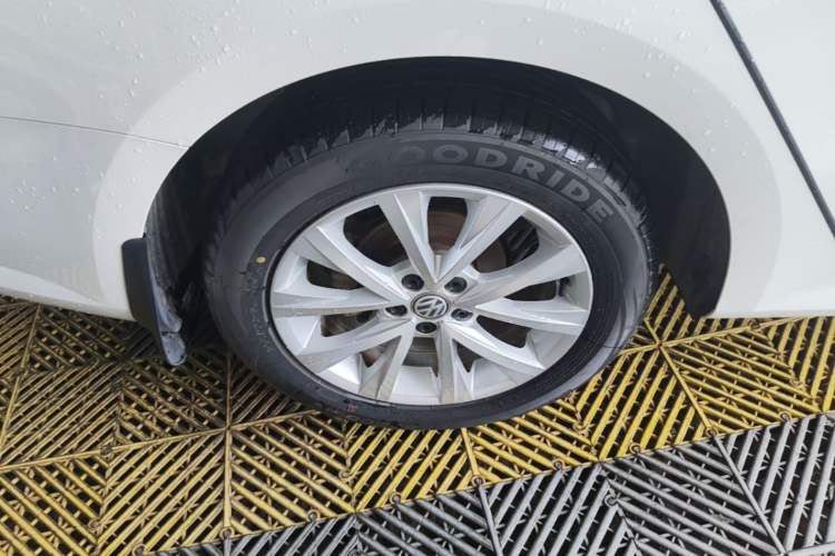 Used Volkswagen Lavida 2017 1.6L Manual Comfort Edition Right Rear Wheel Hub