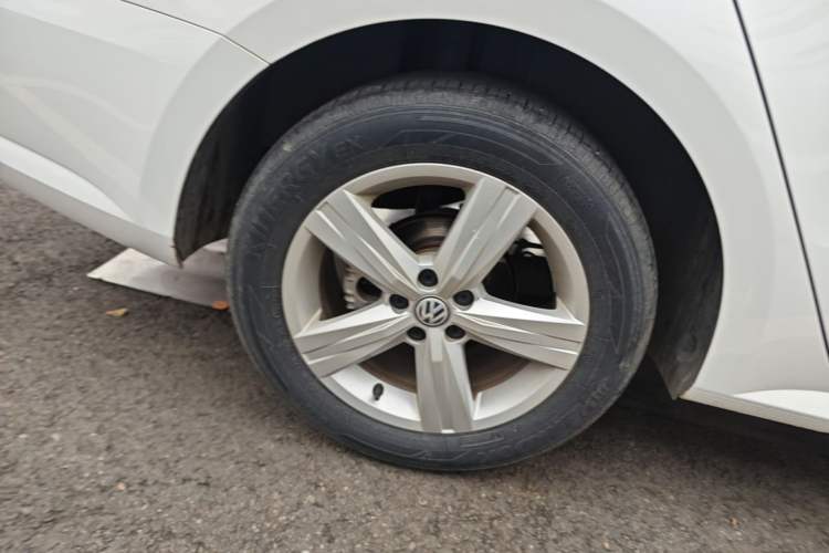 Used Volkswagen Lavida 2017 1.6L Manual Fashion Edition Right Rear Wheel Hub