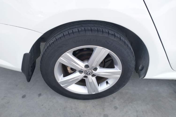 Used Volkswagen Lavida 2017 1.6L Automatic Fashion Edition Right Rear Wheel Hub