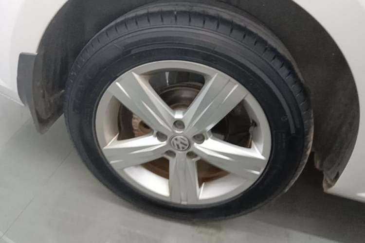 Used Volkswagen Lavida 2017 1.6L Automatic Fashion Edition Right Rear Wheel Hub
