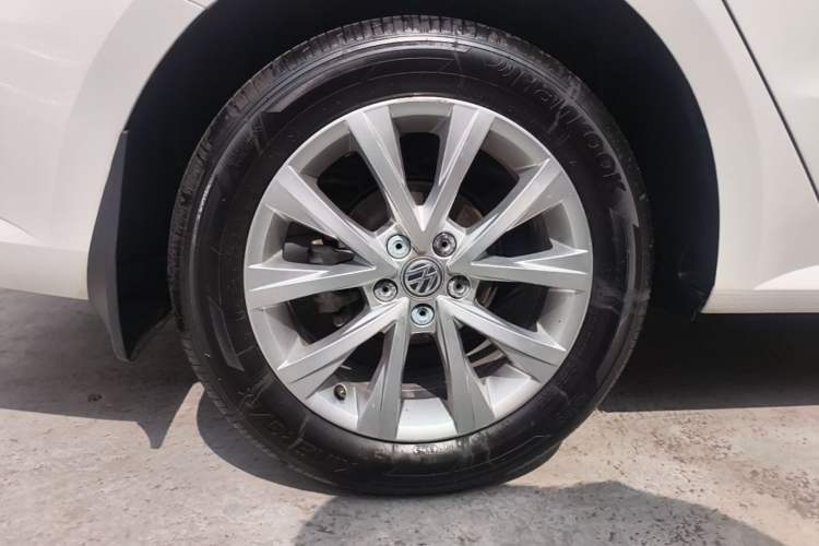 Used Volkswagen Lavida 2017 230TSI DSG Comfort Edition Right Rear Wheel Hub