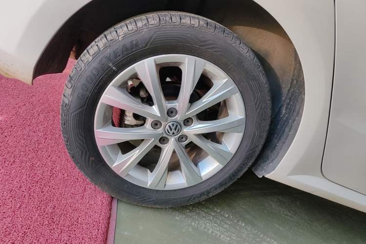 Used Volkswagen Lavida 2017 230TSI DSG Comfort Edition Right Rear Wheel Hub
