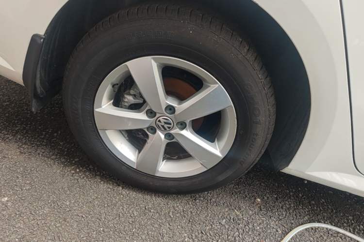 Used Volkswagen Lavida 2017 1.6L Automatic Comfort Edition Right Rear Wheel Hub