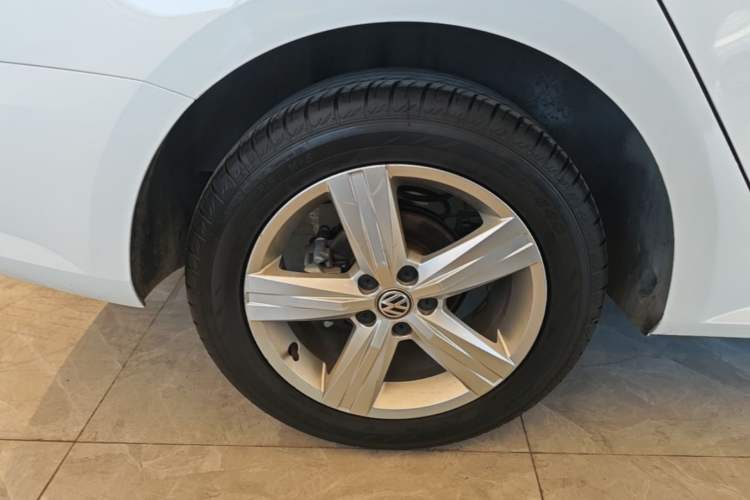 Used Volkswagen Lavida 2017 1.6L Automatic Fashion Edition Right Rear Wheel Hub