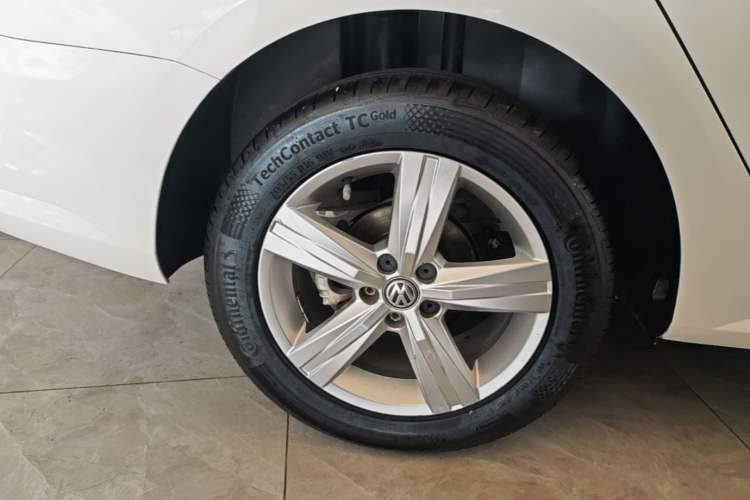 Used Volkswagen Lavida 2017 1.6L Automatic Fashion Edition Right Rear Wheel Hub