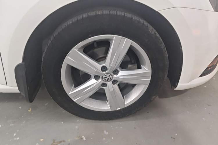 Used Volkswagen Lavida 2017 1.6L Automatic Fashion Edition Right Rear Wheel Hub