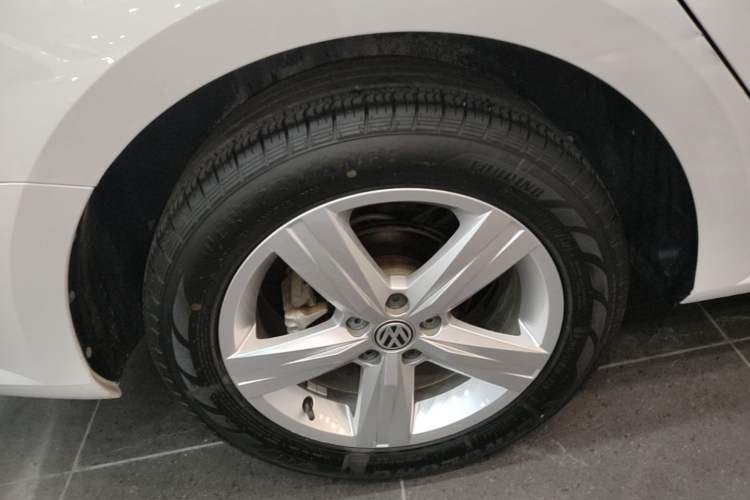 Used Volkswagen Lavida 2017 1.6L Automatic Fashion Edition Right Rear Wheel Hub