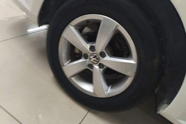 Used Volkswagen Lavida 2017 1.6L Automatic Comfort Edition Right Rear Wheel Hub