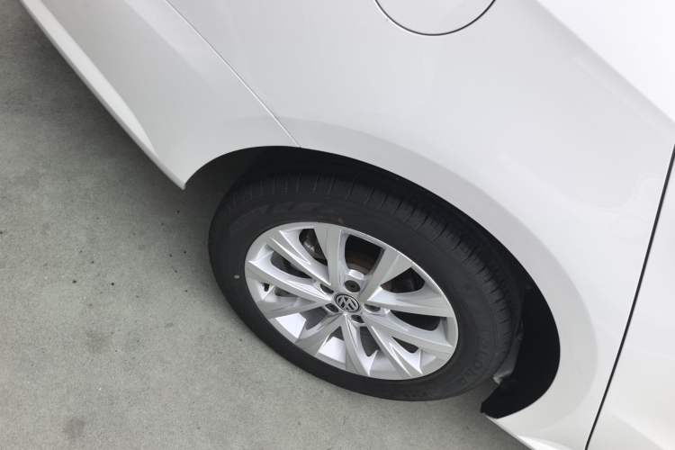 Used Volkswagen Lavida 2017 1.6L Automatic Comfort Edition Right Rear Wheel Hub