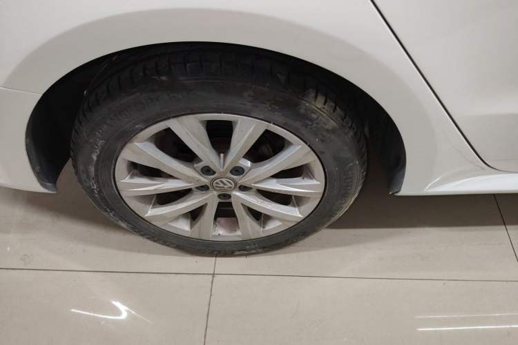 Used Volkswagen Lavida 2017 1.6L Automatic Comfort Edition Right Rear Wheel Hub