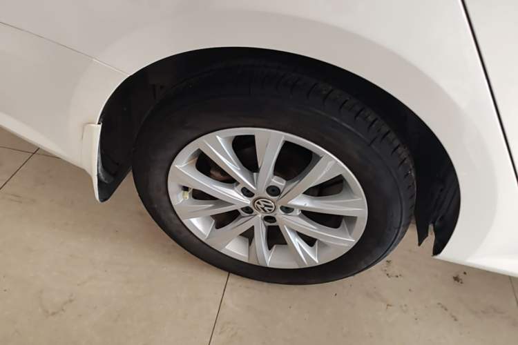 Used Volkswagen Lavida 2017 1.6L Automatic Comfort Edition Right Rear Wheel Hub