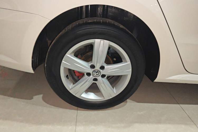 Used Volkswagen Lavida 2017 1.6L Automatic Fashion Edition Right Rear Wheel Hub