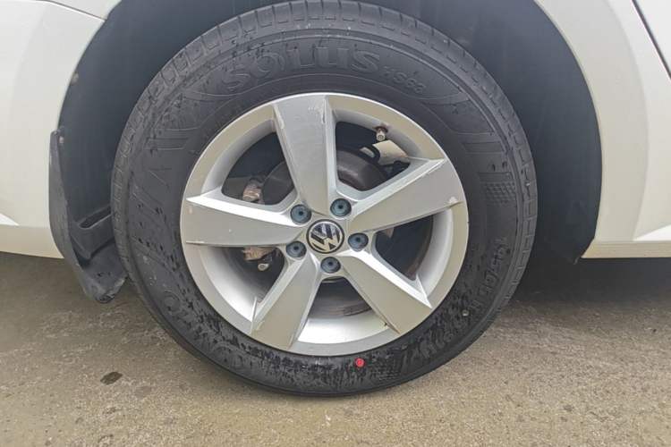 Used Volkswagen Lavida 2017 1.6L Automatic Comfort Edition Right Rear Wheel Hub