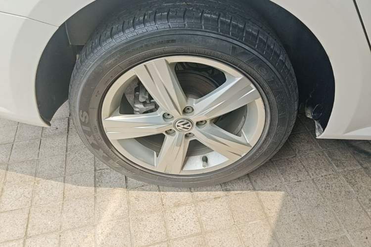 Used Volkswagen Lavida 2017 1.6L Automatic Fashion Edition Right Rear Wheel Hub