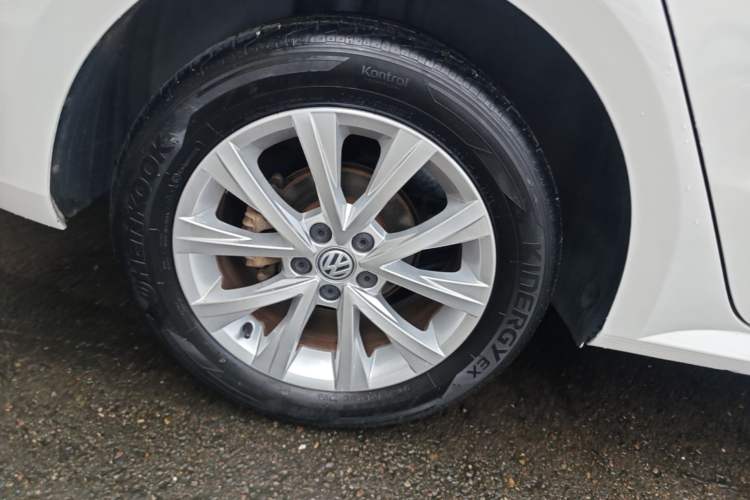 Used Volkswagen Lavida 2017 1.6L Automatic Comfort Edition Right Rear Wheel Hub