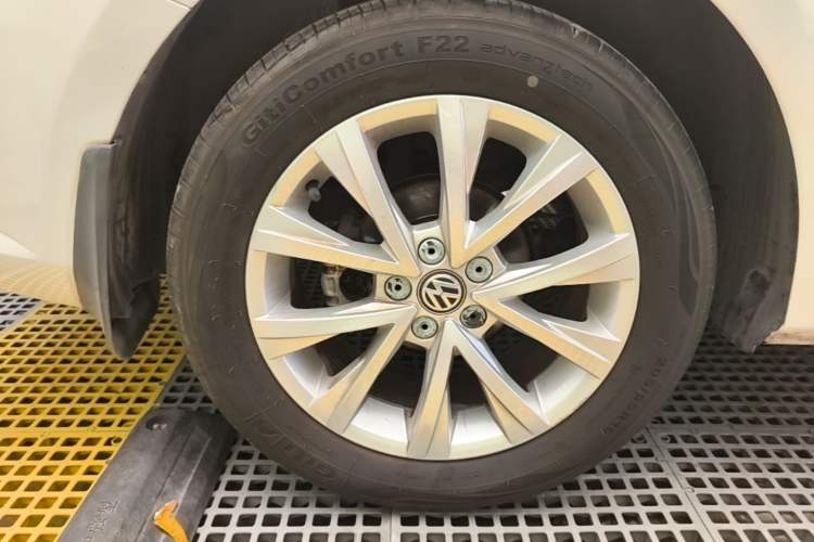 Used Volkswagen Lavida 2017 1.6L Automatic Comfort Edition Right Rear Wheel Hub