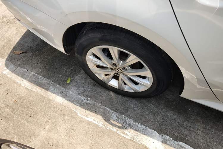 Used Volkswagen Lavida 2017 1.6L Automatic Comfort Edition Right Rear Wheel Hub