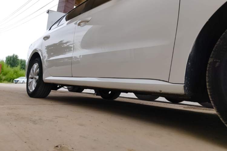 Used Volkswagen Lavida 2017 1.6L Automatic Comfort Edition Right Side Sill
