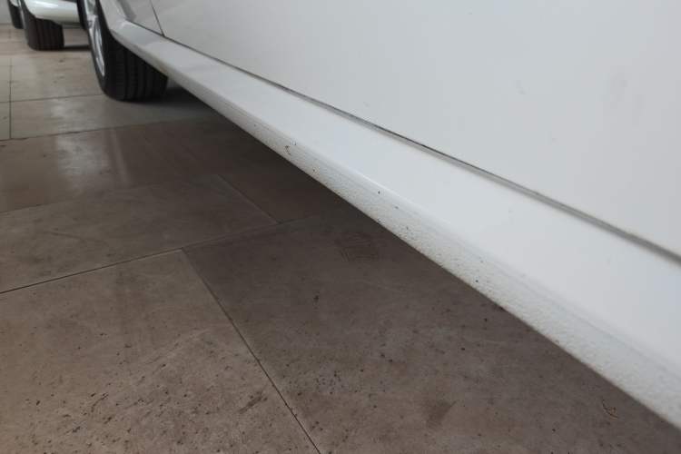 Used Volkswagen Lavida 2017 1.6L Automatic Comfort Edition Right Side Sill