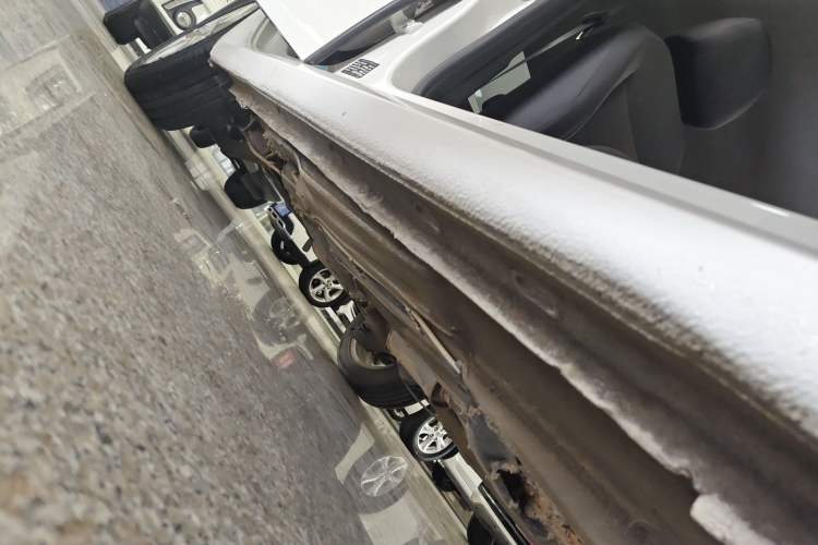 Used Volkswagen Lavida 2017 1.6L Automatic Fashion Edition Right Side Sill