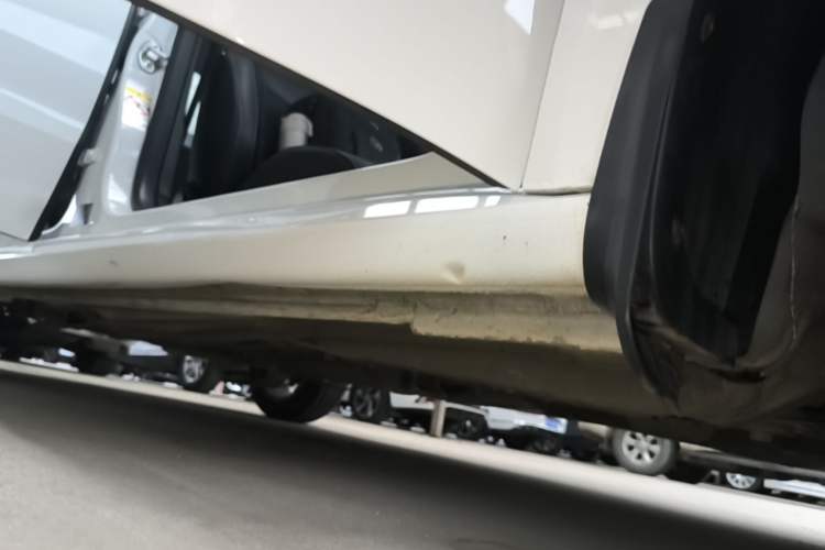 Used Volkswagen Lavida 2017 230TSI DSG Comfort Edition Right Side Sill
