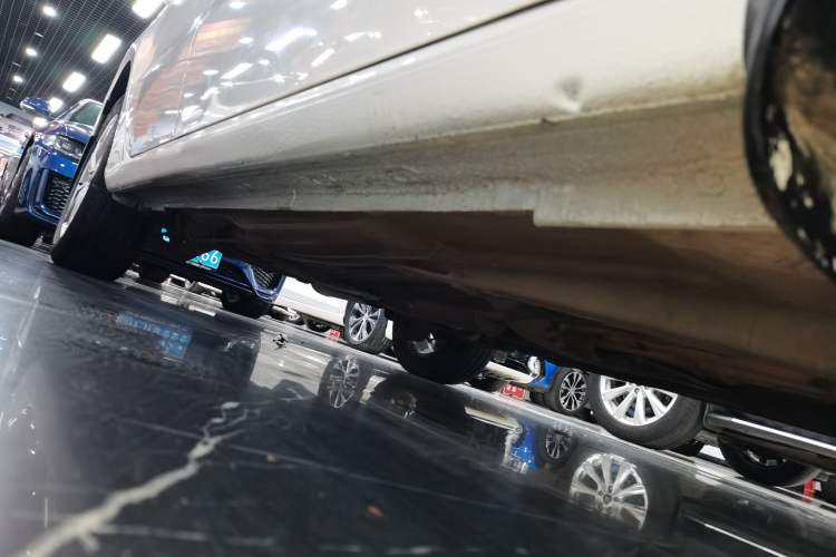 Used Volkswagen Lavida 2017 1.6L Automatic Fashion Edition Right Side Sill
