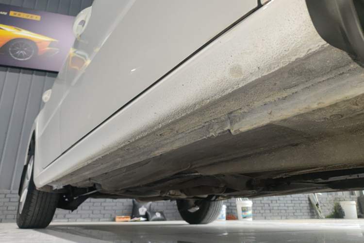 Used Volkswagen Lavida 2017 1.6L Automatic Comfort Edition Right Side Sill