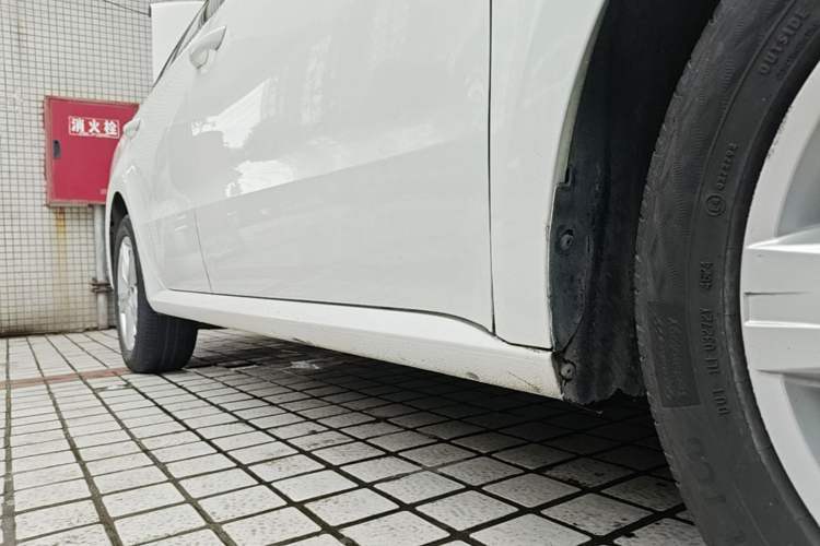 Used Volkswagen Lavida 2017 1.6L Automatic Fashion Edition Right Side Sill