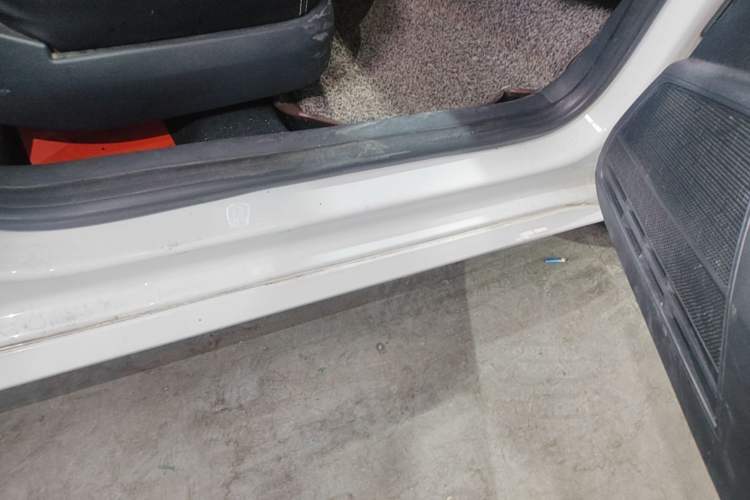 Used Volkswagen Lavida 2017 1.6L Automatic Fashion Edition Right Side Sill