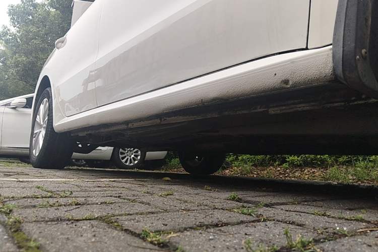 Used Volkswagen Lavida 2017 1.6L Automatic Comfort Edition Right Side Sill
