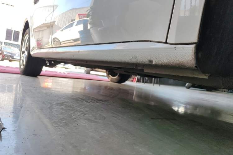 Used Volkswagen Lavida 2017 230TSI DSG Comfort Edition Right Side Sill