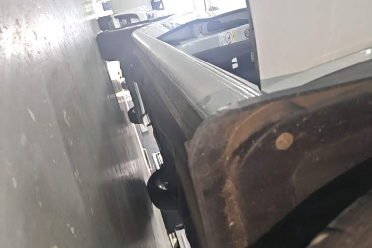 Used Volkswagen Lavida 2017 1.6L Automatic Fashion Edition Right Side Sill
