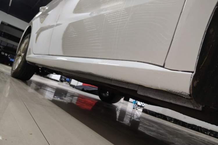 Used Volkswagen Lavida 2017 1.6L Automatic Comfort Edition Right Side Sill