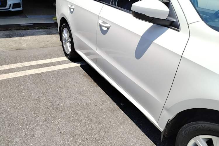 Used Volkswagen Lavida 2017 1.6L Automatic Comfort Edition Right Side Sill
