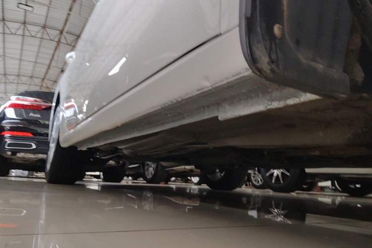 Used Volkswagen Lavida 2017 1.6L Automatic Comfort Edition Right Side Sill