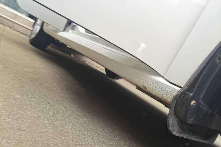 Used Volkswagen Lavida 2017 1.6L Automatic Comfort Edition Right Side Sill