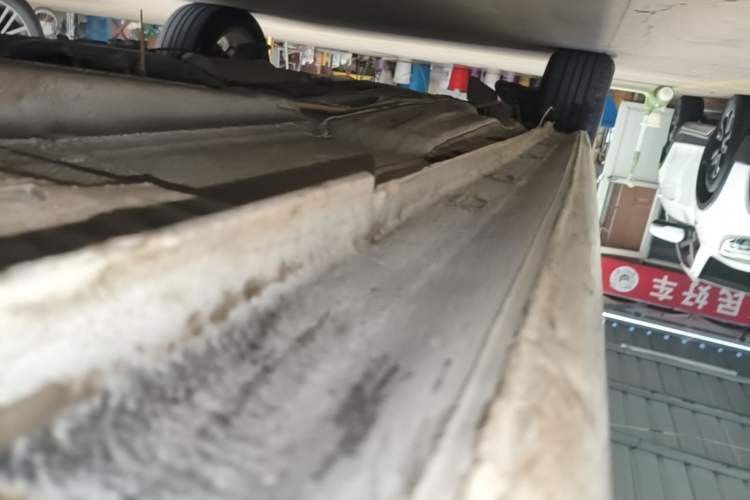 Used Volkswagen Lavida 2017 1.6L Automatic Comfort Edition Right Side Sill