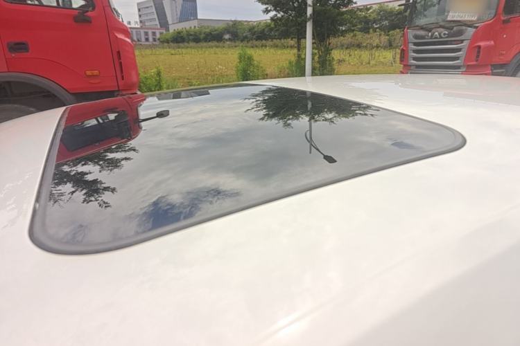 Used Volkswagen Lavida 2017 1.6L Automatic Comfort Edition Roof
